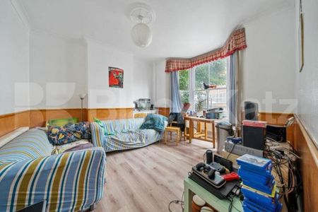 Offering generous accommodation arranged over multiple levels - Photo 2