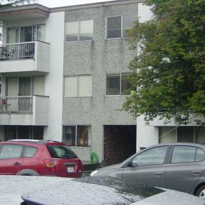 1 Bedroom -Ground Floor 1585 West 11 Avenue - between Fir & Granville - Photo 2