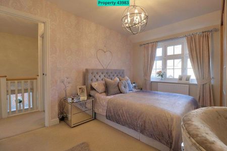 4 bedroom detached house to rent - Photo 4