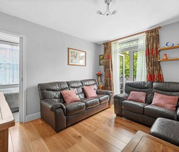 3 bedroom flat to rent - Photo 4