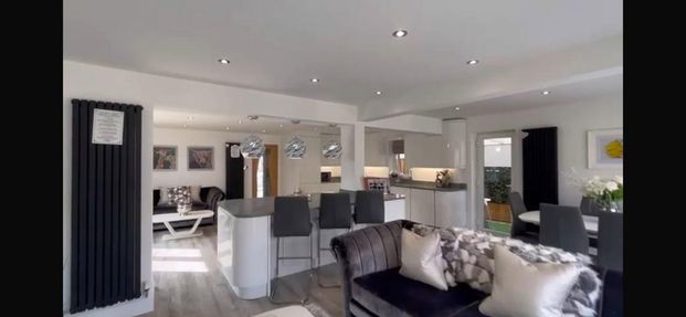 5 bedroom detached house to rent - Photo 1