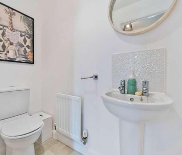 Cowslip Drive, Bishops Cleeve, Cheltenham, Gloucestershire, GL52 - Photo 4