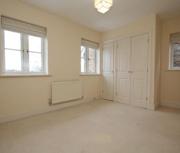 3 bedroom semi-detached house to rent - Photo 3