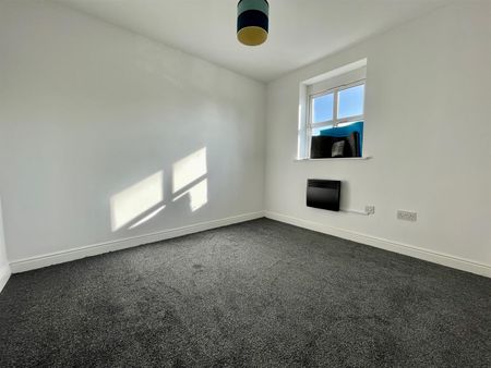 2 Bed House - Photo 4