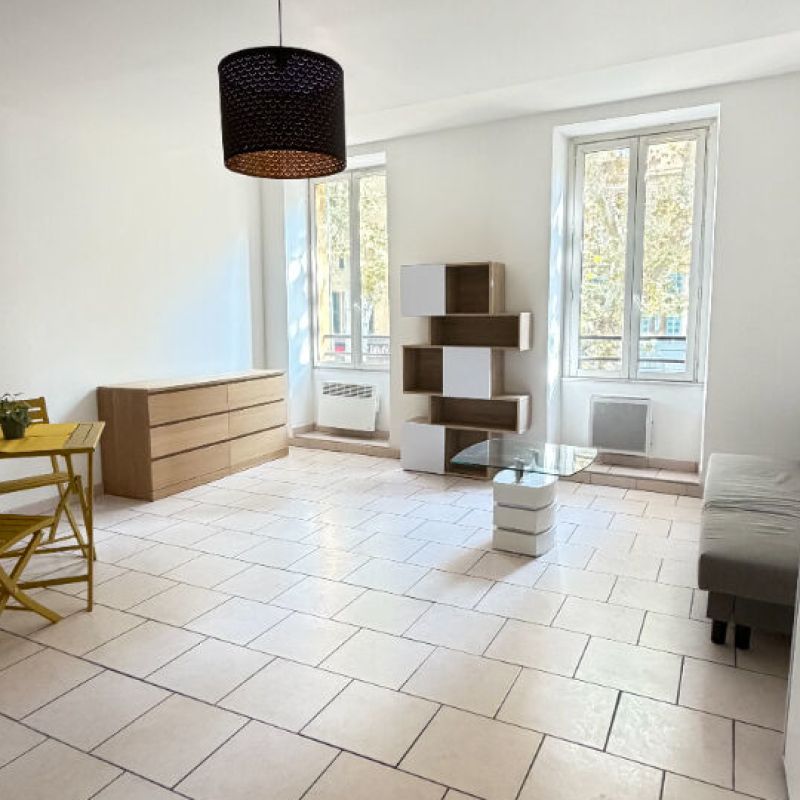 GRAND STUDIO MEUBLE DE 32.50 M² AU CENTRE VILLE - Photo 1