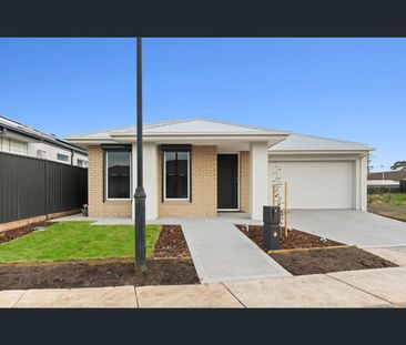 8 Wallangara Boulevard, Harkness, Vic 3337 - Photo 1