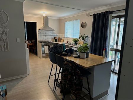 3 BEDROOM FAMILY HOME - Photo 4