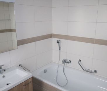 3 ½ PIÈCES - Au rez-de-chaussée - Foto 2