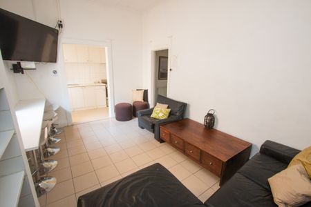 SPACIOUS FOUR BEDROOM HOUSE - Photo 2
