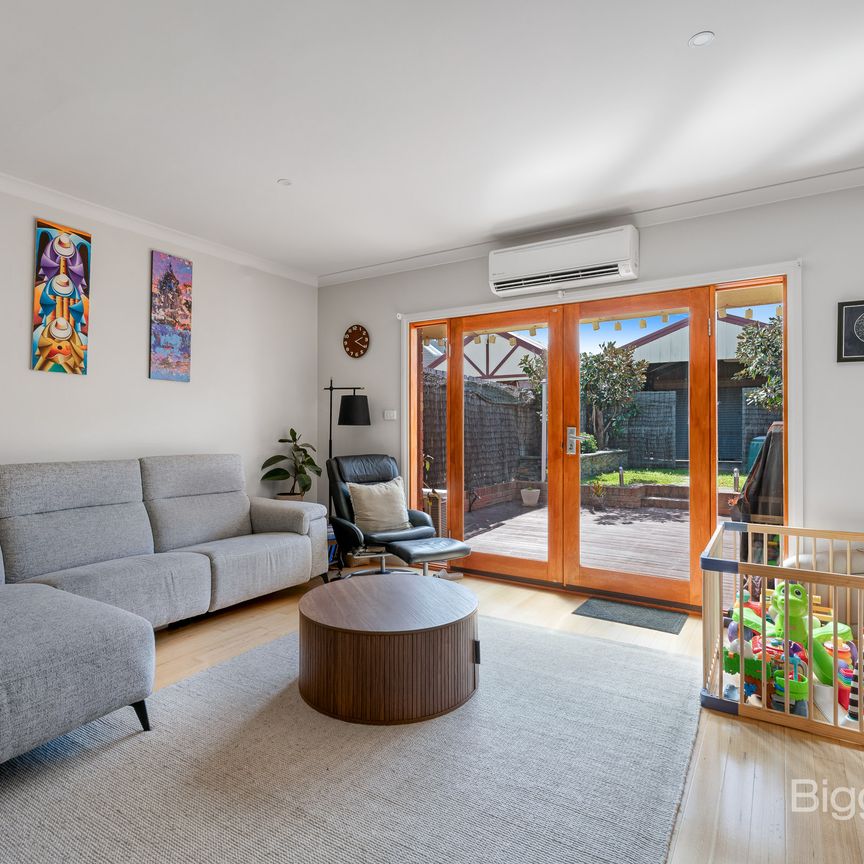 Stylish & Low-Maintenance Living in the Heart of Thornbury - Photo 1