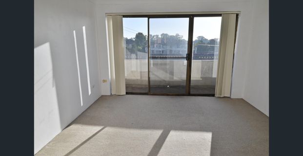 Affordable Townhouse in convenient location - Photo 1