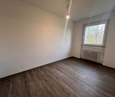 Helle 4-Zimmer-Wohnung im 3. Obergeschoss mit Balkon - Photo 1