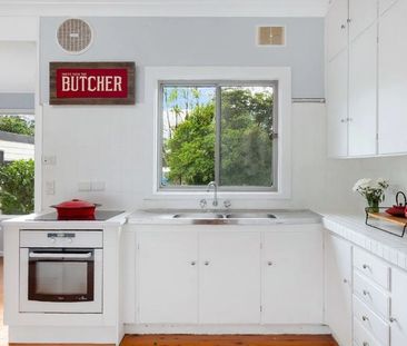 Chic Beach Cottage with character and charm - Photo 3