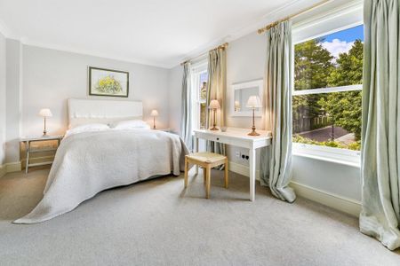 4 bedroom mews to rent - Photo 3