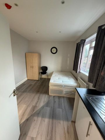 Studio Flat, Allerford Road, SE6 - Photo 4