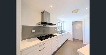 Renovated 3-Bedroom Apartment in Prime Cremorne Location - Photo 5
