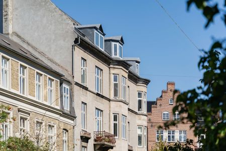 Herskabelig stemning og højt til loftet på Frederiksberg - Foto 2