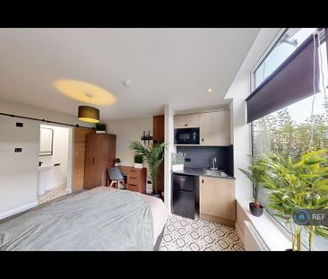 1 bedroom in a house share to rent - Photo 2