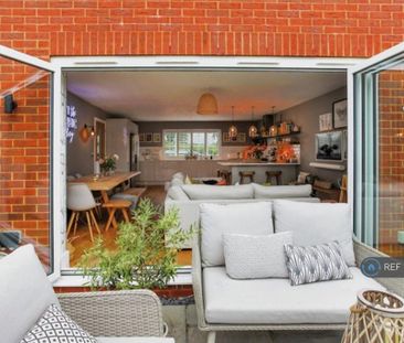 5 bedroom detached house to rent - Photo 3