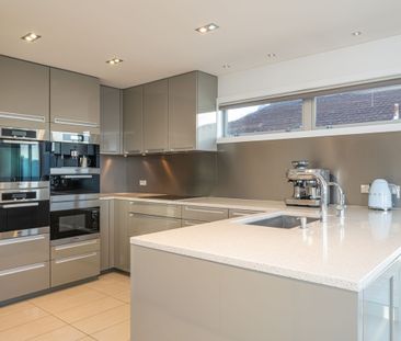 Architectural Masterpiece with Panoramic City & Harbour Views - Photo 2
