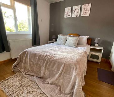 Newly Refurbished Double Room **Great Local Amenities** - Photo 6