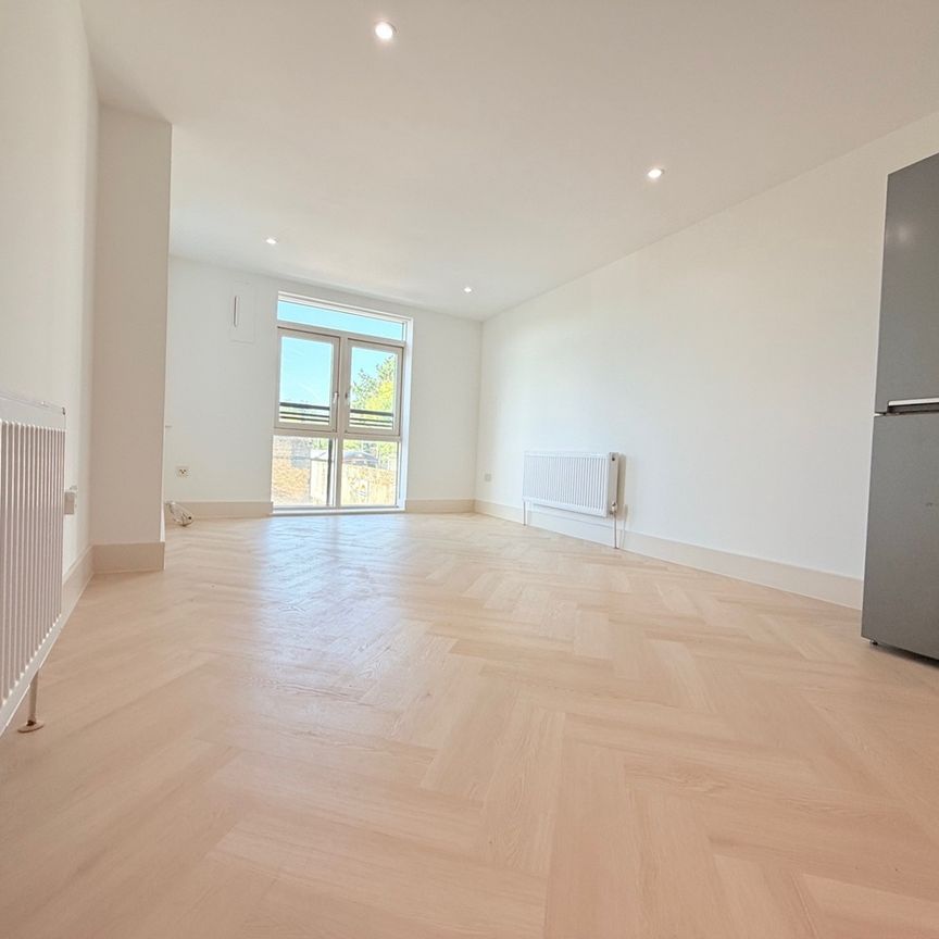 2 Bed Flat, Kilburn High Road, NW6 - Photo 1