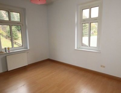 Kleine 2-Raum-Wohnung mit Einbauküche - PKW-Stellplatz - stilvolle Villa - Annaberg-Buchholz! - Foto 1