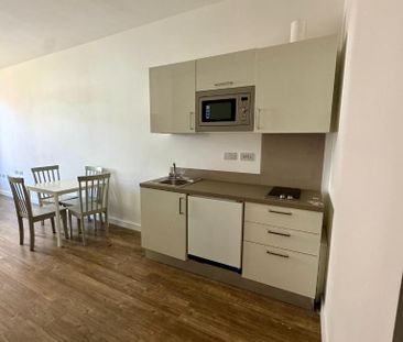 Studio to rent - Photo 2