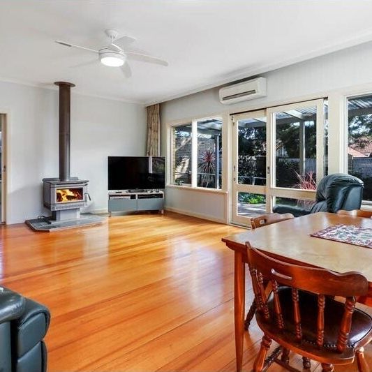 Cheltenham - Photo 1