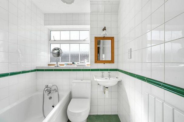 3 bedroom end of terrace house to rent - Photo 1