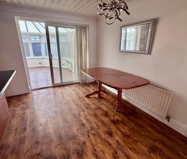 4 bedroom semi-detached house to rent - Photo 2