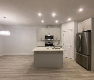 5712 CAUTLEY CRES SW EDMONTON AB — Entire house - Photo 2