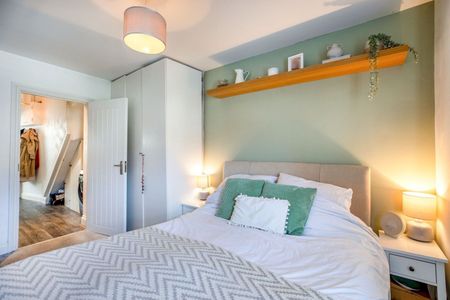 Lyndhurst Way, London, SE15 - Photo 5