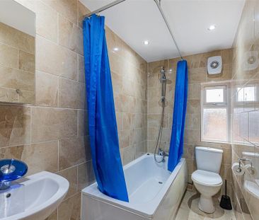 1 bedroom private hall to rent - Photo 2