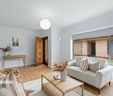 Location and Lifestyle in the Heart of Hyde Park - Photo 3