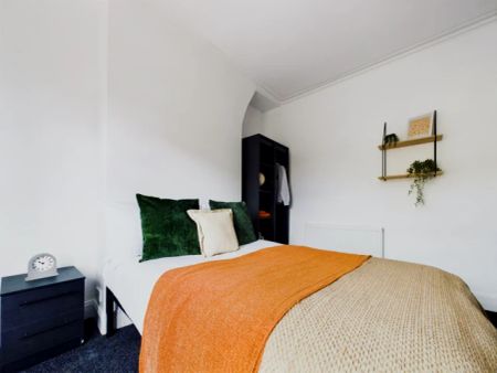 4 Bedroom House - Photo 4