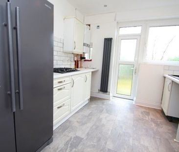 Menzies Road, Glasgow, G21 - Photo 3