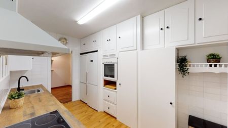 Carrer de la Diputació, Barcelona, Catalonia 08011 - Photo 3