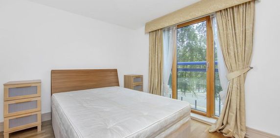 1 bedroom in a flat share to rent - Photo 2