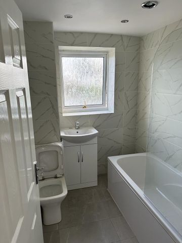 5 bedroom semi-detached house to rent - Photo 5