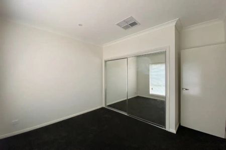 “Spacious 3 Bedroom Unit” - Photo 4