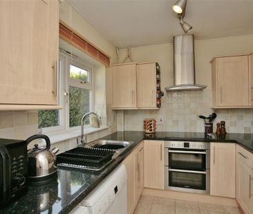 2 bedroom semi-detached house to rent - Photo 6