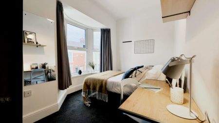 4 Bedroom House - Photo 5