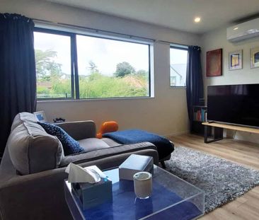 Stunning Two Bedroom Townhouse - Photo 4