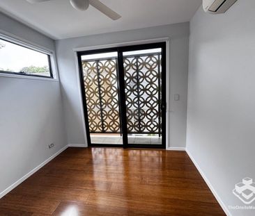 Modern townhouse for rent, covenient location! - Photo 3