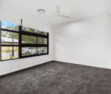 Modern and Stylish 4-Bedroom House - Ducted Air Con! - Photo 2