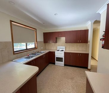 Three Bedroom Family Home - Photo 6