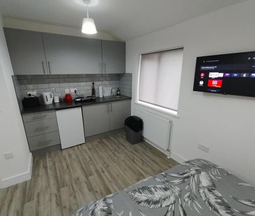 Studio to rent - Photo 1