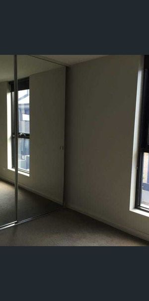 Spacious, stylish and perfectly positioned - Photo 1