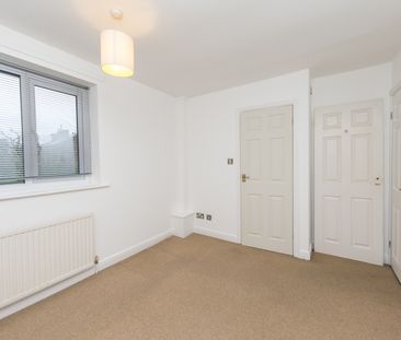 Morley, LS27 - Photo 1